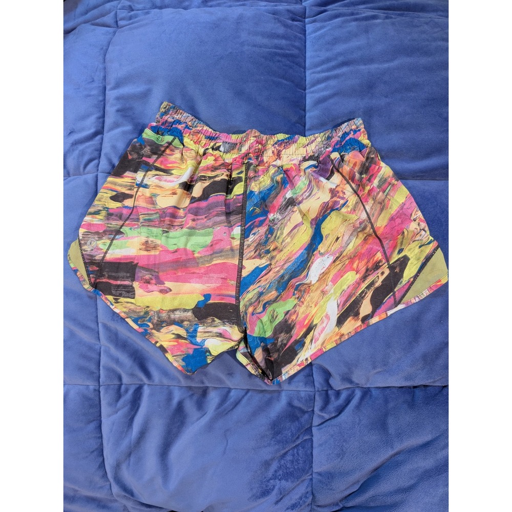 Lululemon Hotty Hot Low-Rise‎ Shorts II Catalyst Multi Womens - Size 6
